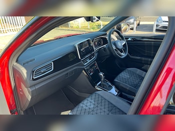 Used Volkswagen T-Roc 2025 for sale - 76063669: Photo 2