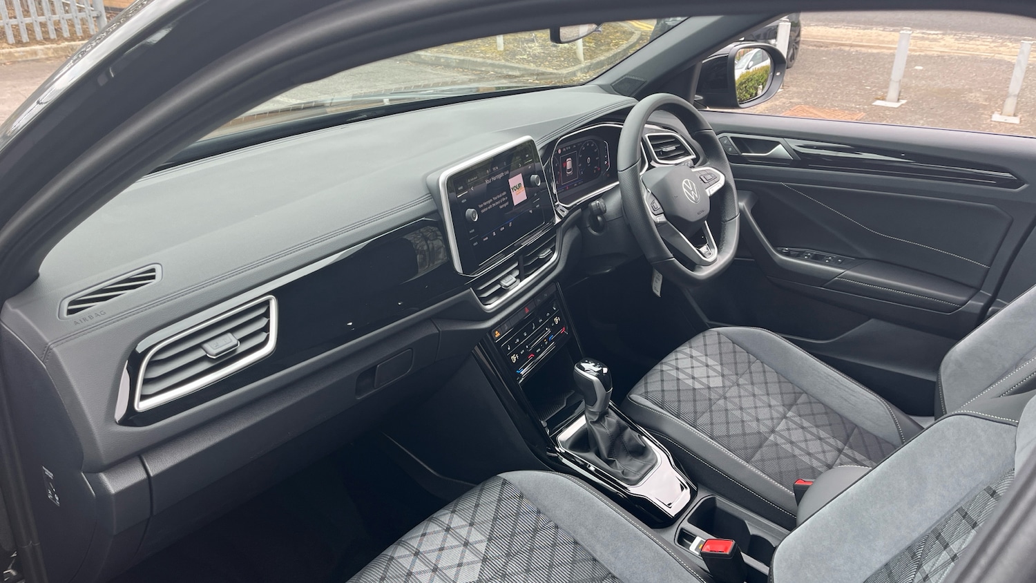 Used Volkswagen T-Roc 2025 for sale - 78109286: Photo 2