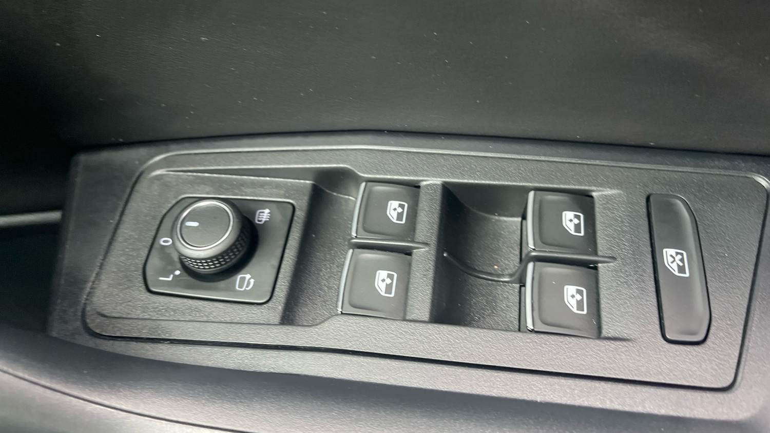 Used Volkswagen T-Roc 2025 for sale - 78109286: Photo 35