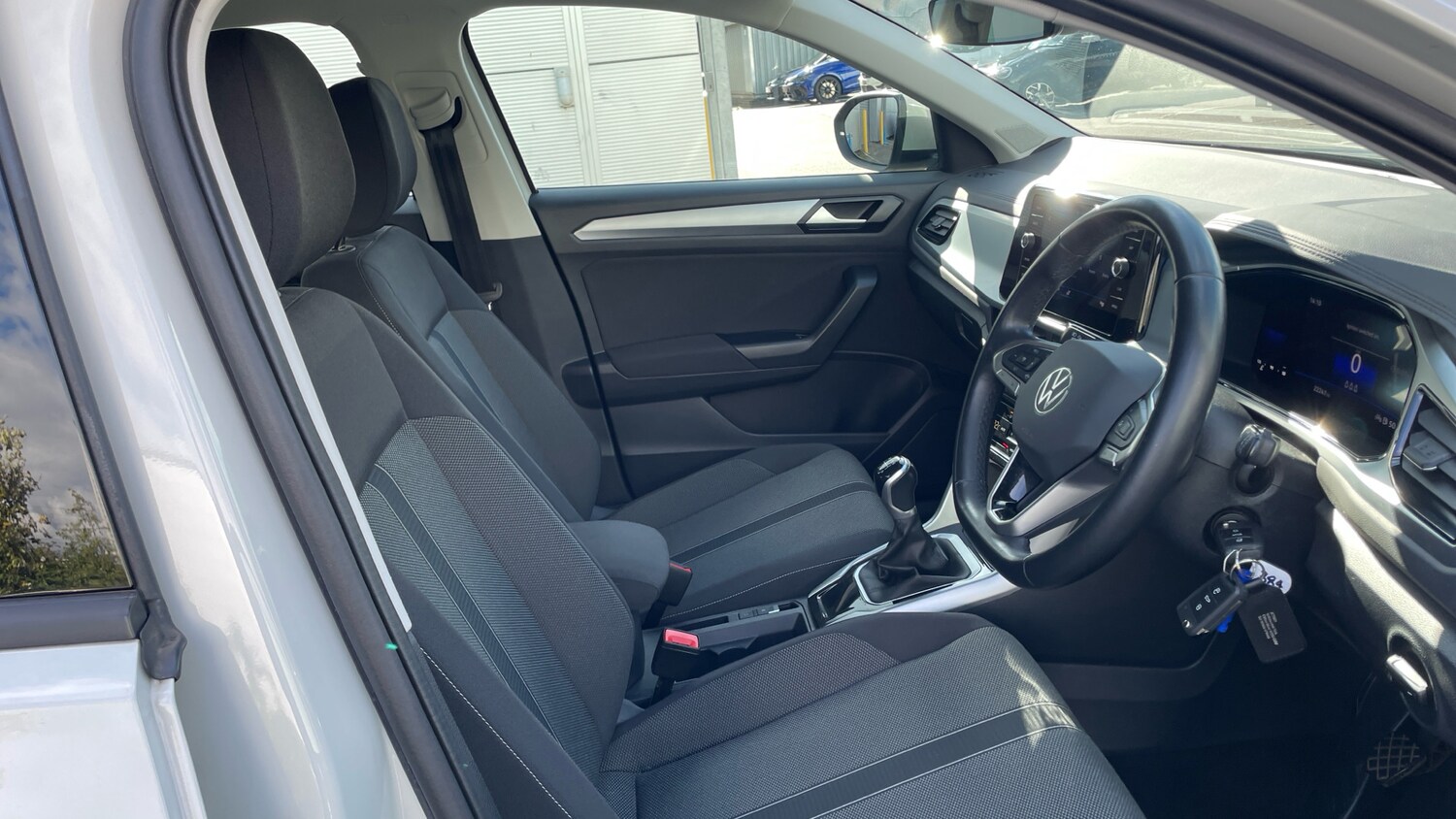 Used Volkswagen T-Roc 2023 for sale - 76329890: Photo 15