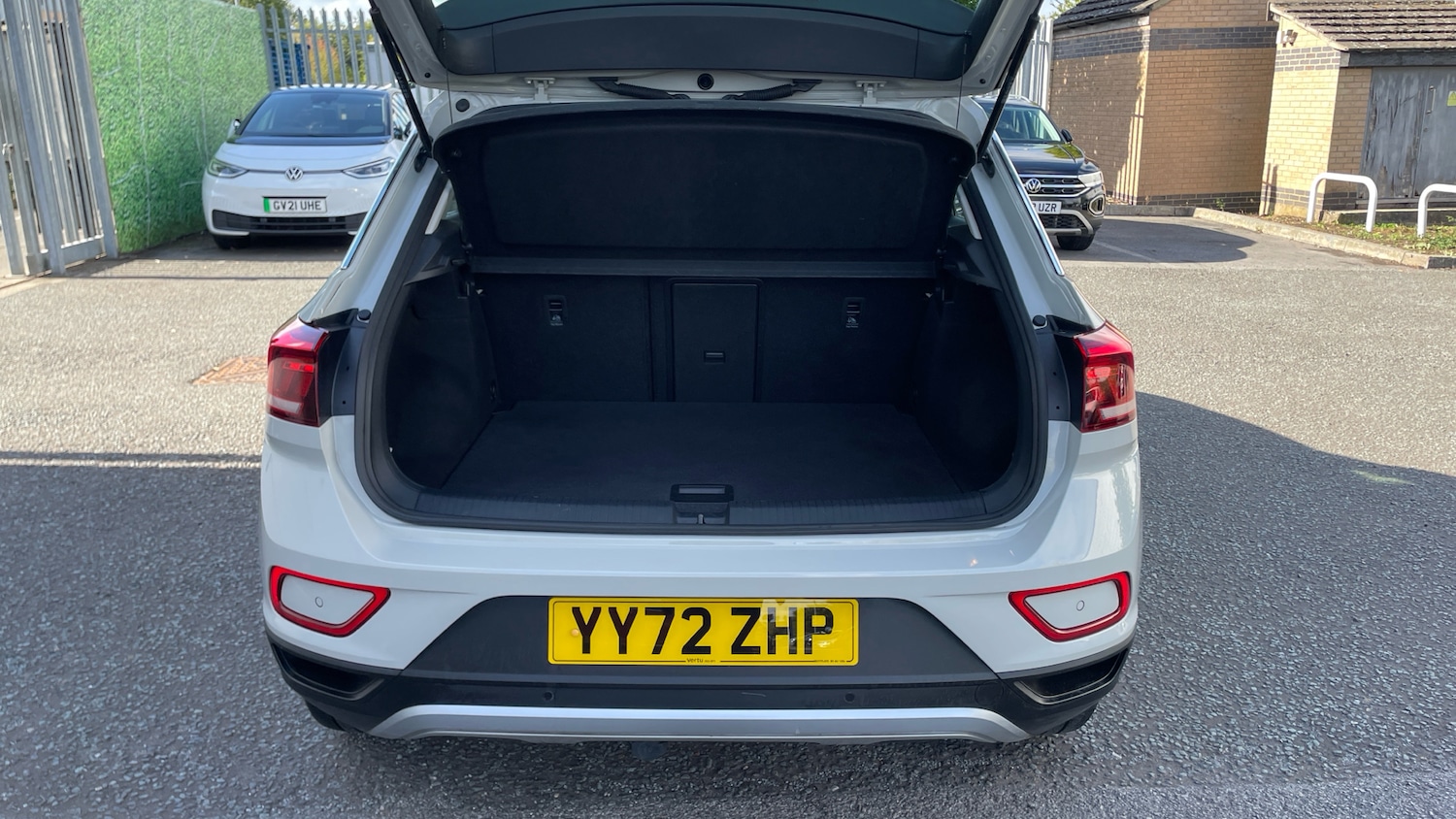 Used Volkswagen T-Roc 2023 for sale - 76329890: Photo 20
