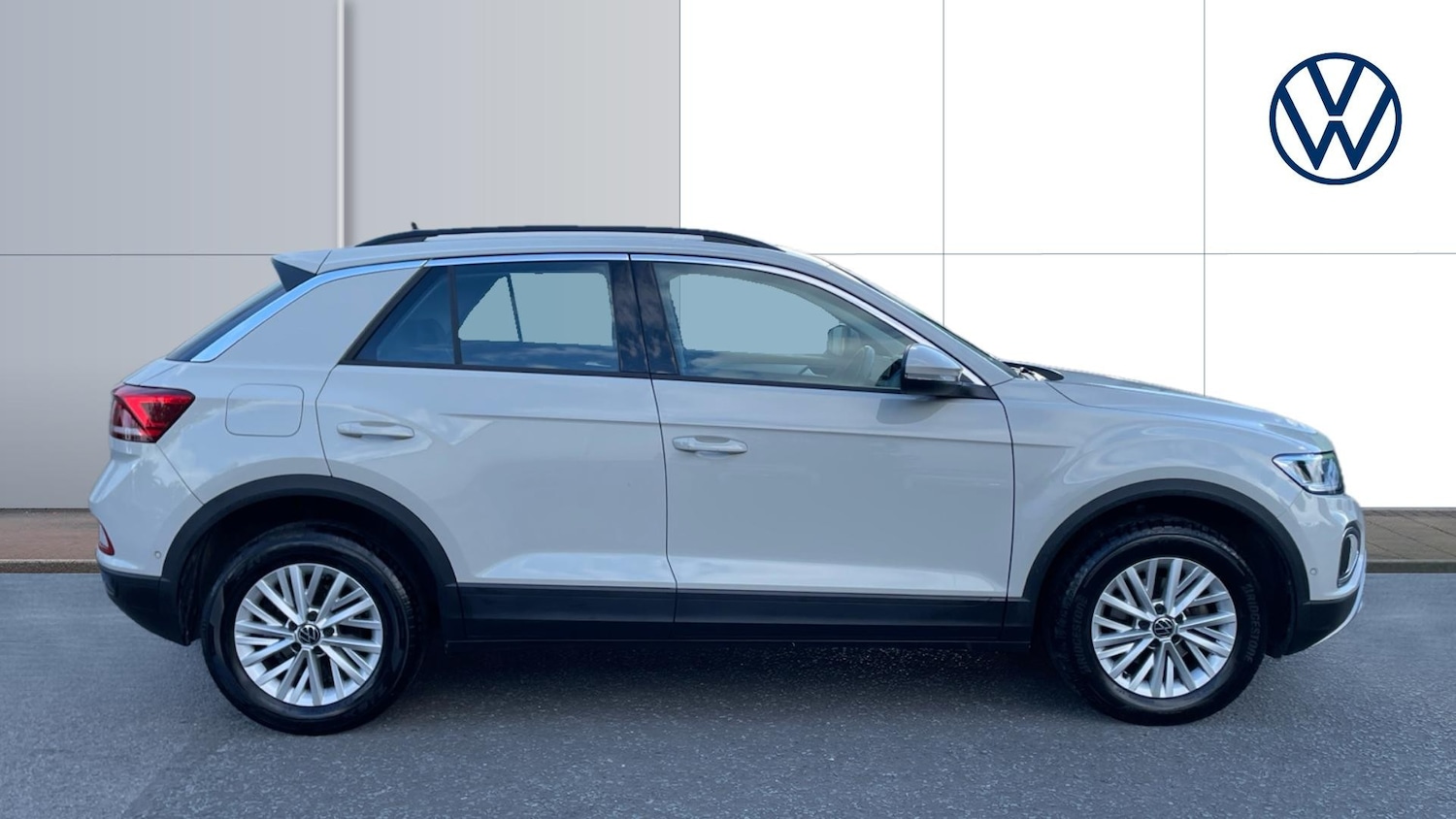 Used Volkswagen T-Roc 2023 for sale - 76329890: Photo 4