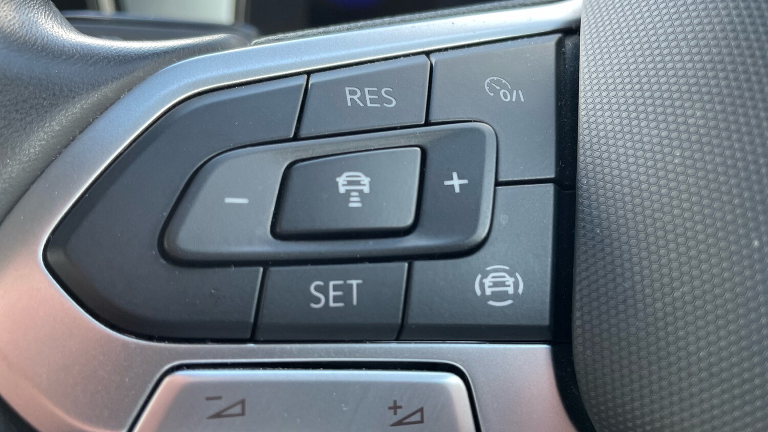 Used Volkswagen T-Roc 2023 for sale - 76329890: Photo 44