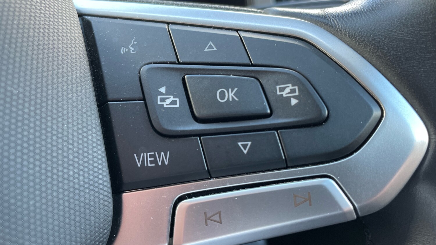 Used Volkswagen T-Roc 2023 for sale - 76329890: Photo 45