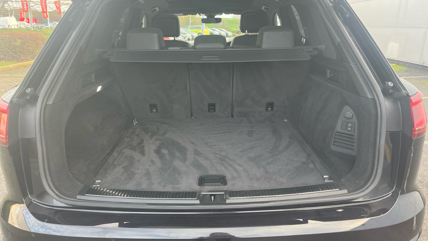 Used Volkswagen Touareg 2021 for sale - 76918144: Photo 20