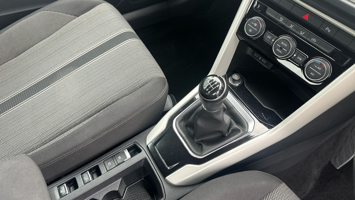 Used Volkswagen T-Roc 2022 for sale - 76252264: Photo 14