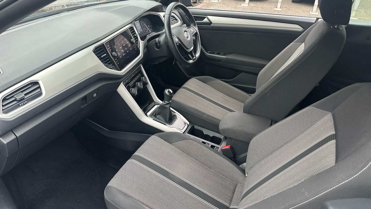 Used Volkswagen T-Roc 2022 for sale - 76252264: Photo 2