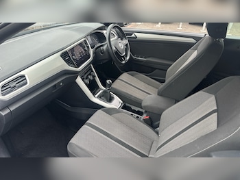 Used Volkswagen T-Roc 2022 for sale - 76252264: Photo