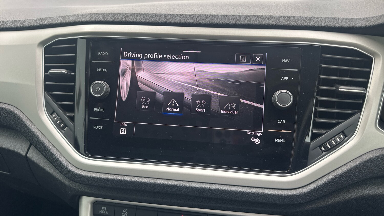 Used Volkswagen T-Roc 2022 for sale - 76252264: Photo 32