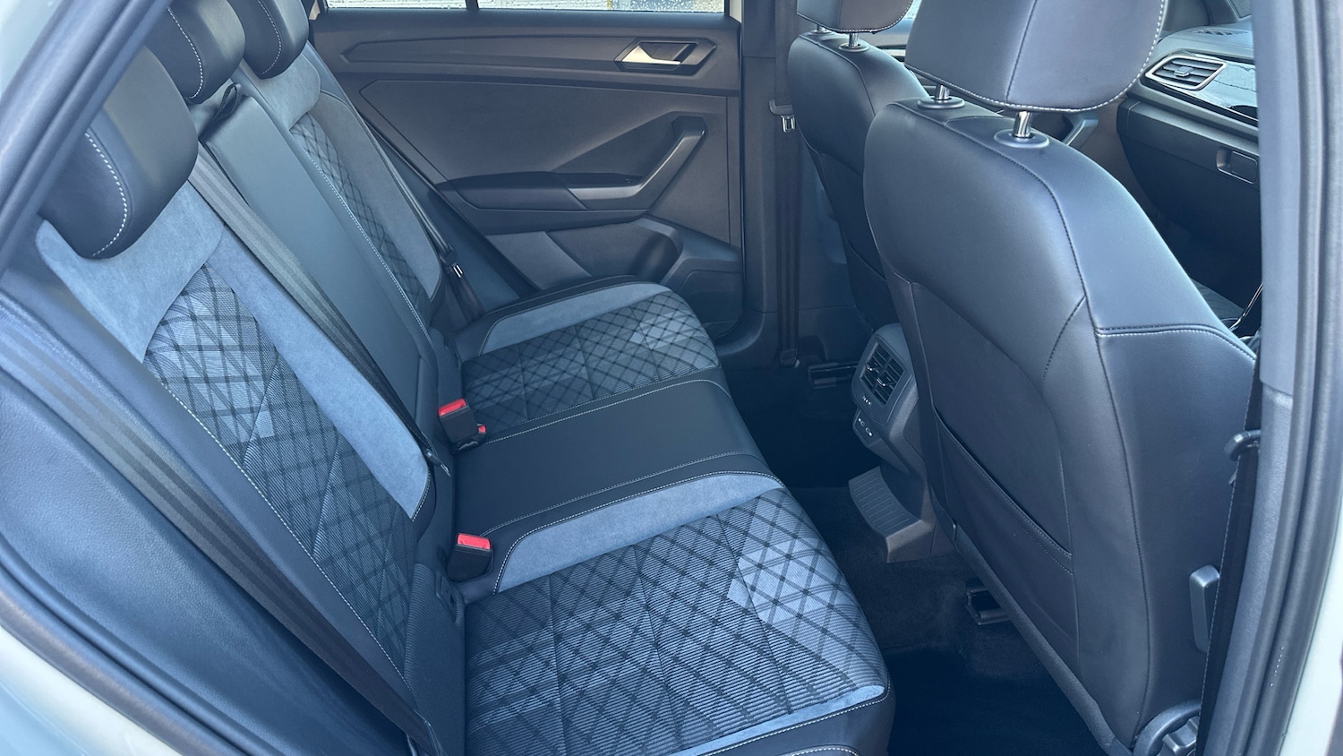 Used Volkswagen T-Roc 2024 for sale - 76859046: Photo 16