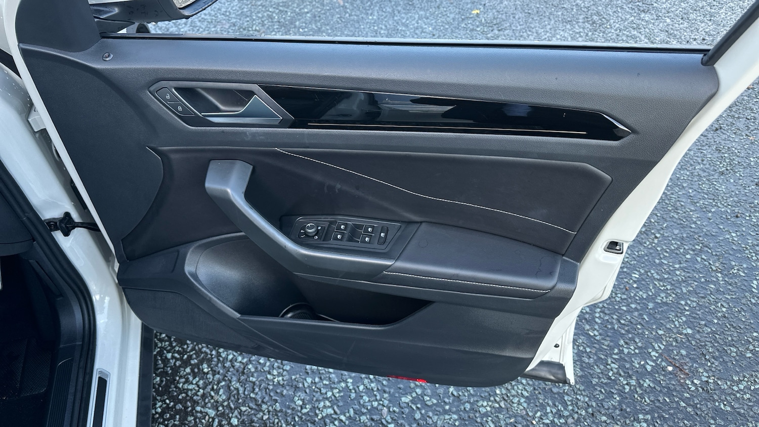 Used Volkswagen T-Roc 2024 for sale - 76859046: Photo 19