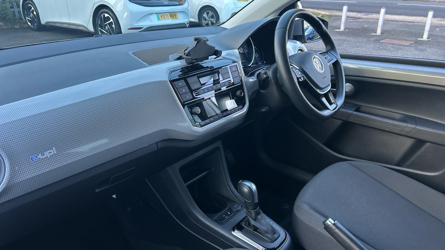 Used Volkswagen up! 2021 for sale - 77404473: Photo 2