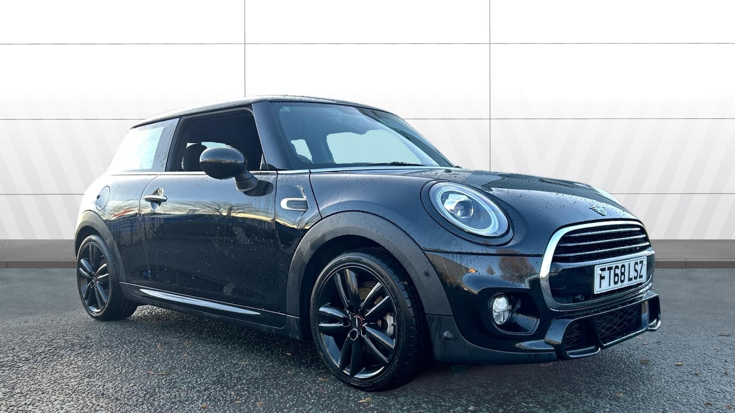 Used MINI Hatch 2018 for sale - 76761917: Photo 1