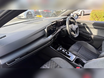 Used Volkswagen Golf 2024 for sale - 78224049: Photo