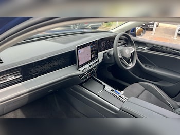 Used Volkswagen Passat 2024 for sale - 75511090: Photo