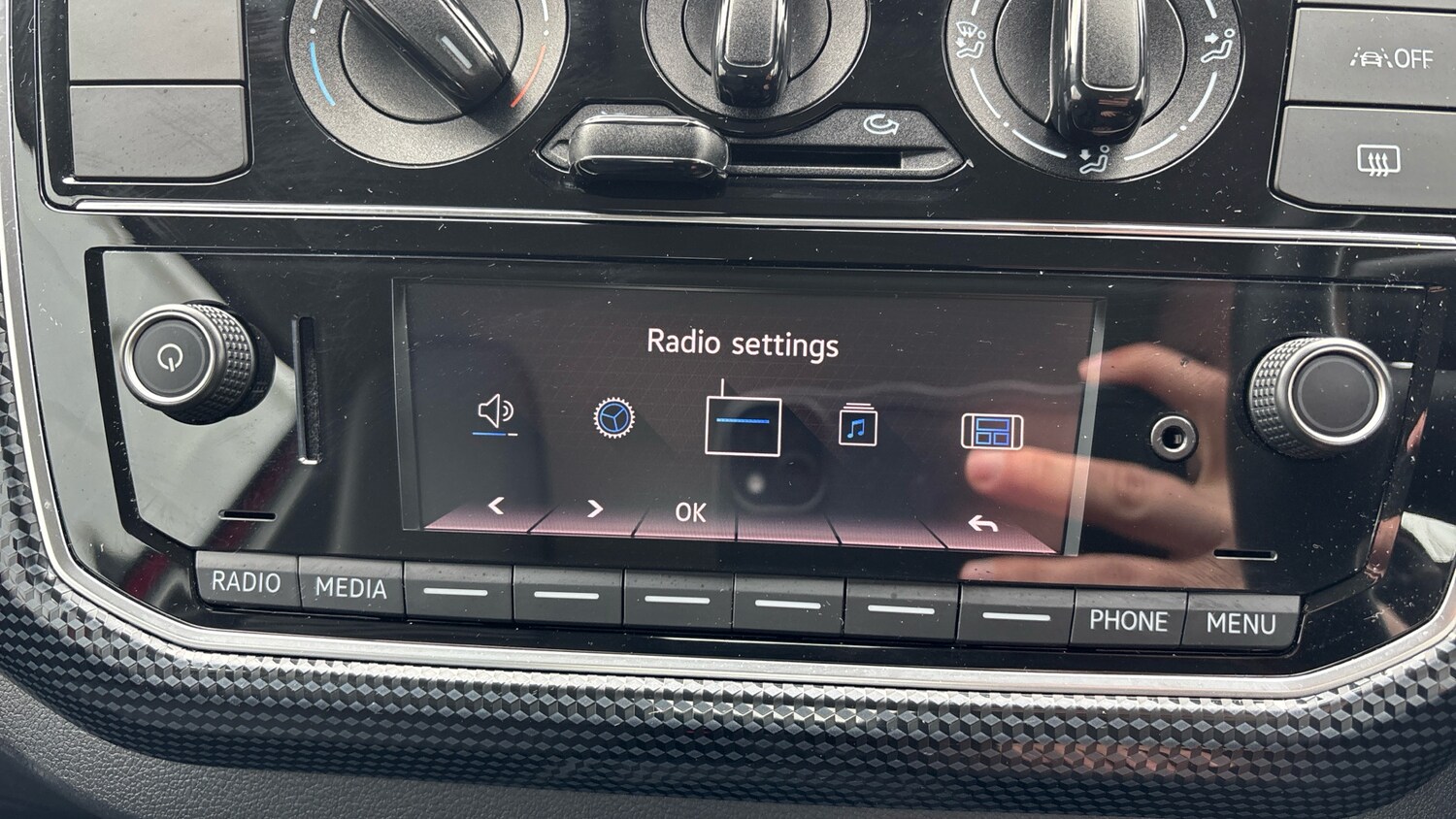 Used Volkswagen up! 2022 for sale - 77845172: Photo 40