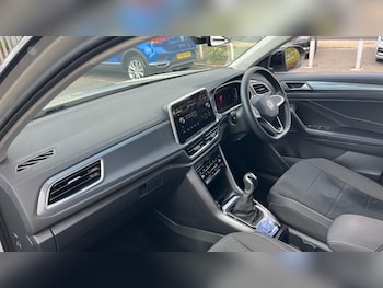 Used Volkswagen T-Roc 2022 for sale - 75869831: Photo