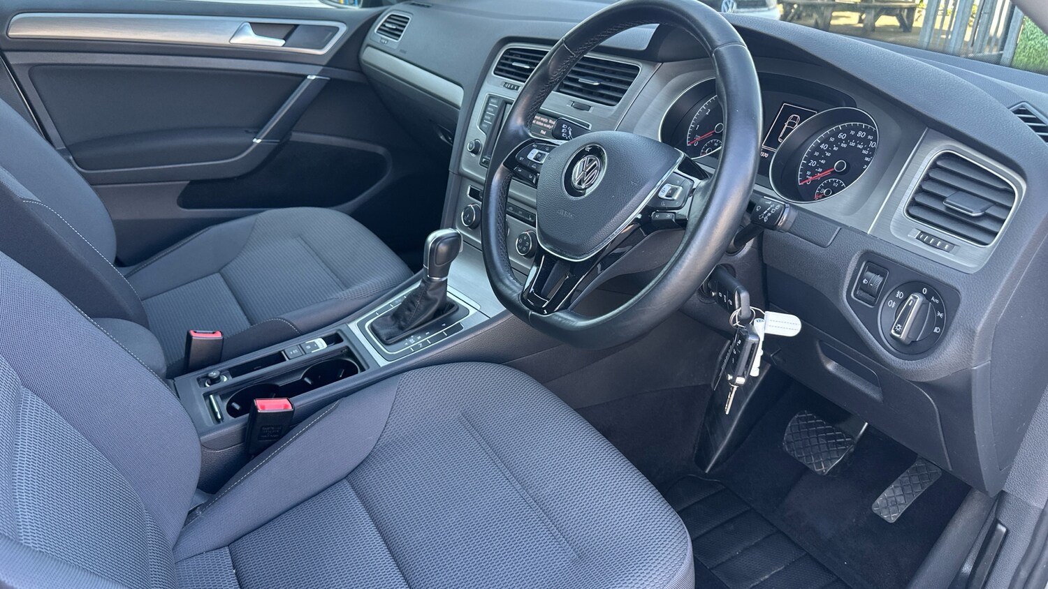 Used Volkswagen Golf 2016 for sale - 77997435: Photo 6