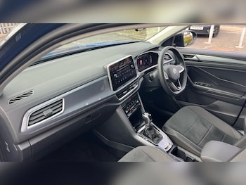 Used Volkswagen T-Roc 2024 for sale - 78131709: Photo