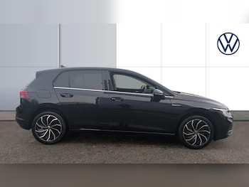 Used Volkswagen Golf 2023 for sale - 77023932: Photo