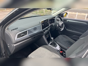 Used Volkswagen T-Roc 2024 for sale - 79080921: Photo