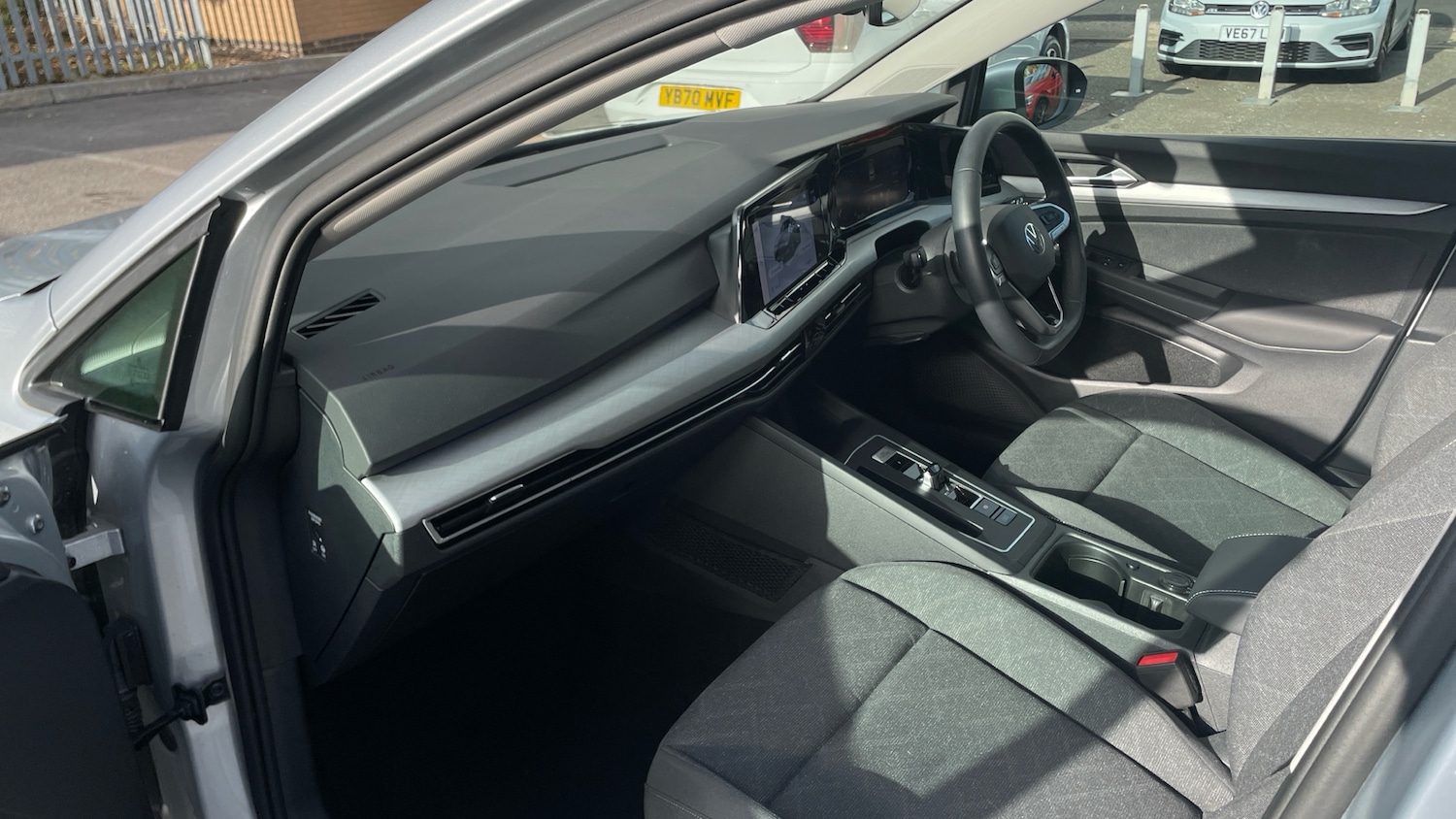 Used Volkswagen Golf 2023 for sale - 76100867: Photo 2