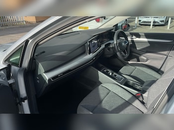 Used Volkswagen Golf 2023 for sale - 76100867: Photo 2