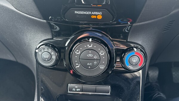 Used Ford Fiesta 2015 for sale - 76219051: Photo 38