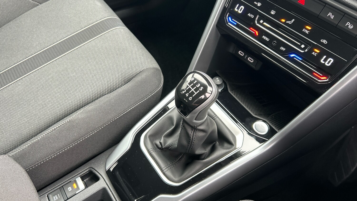 Used Volkswagen T-Roc 2025 for sale - 76222162: Photo 14