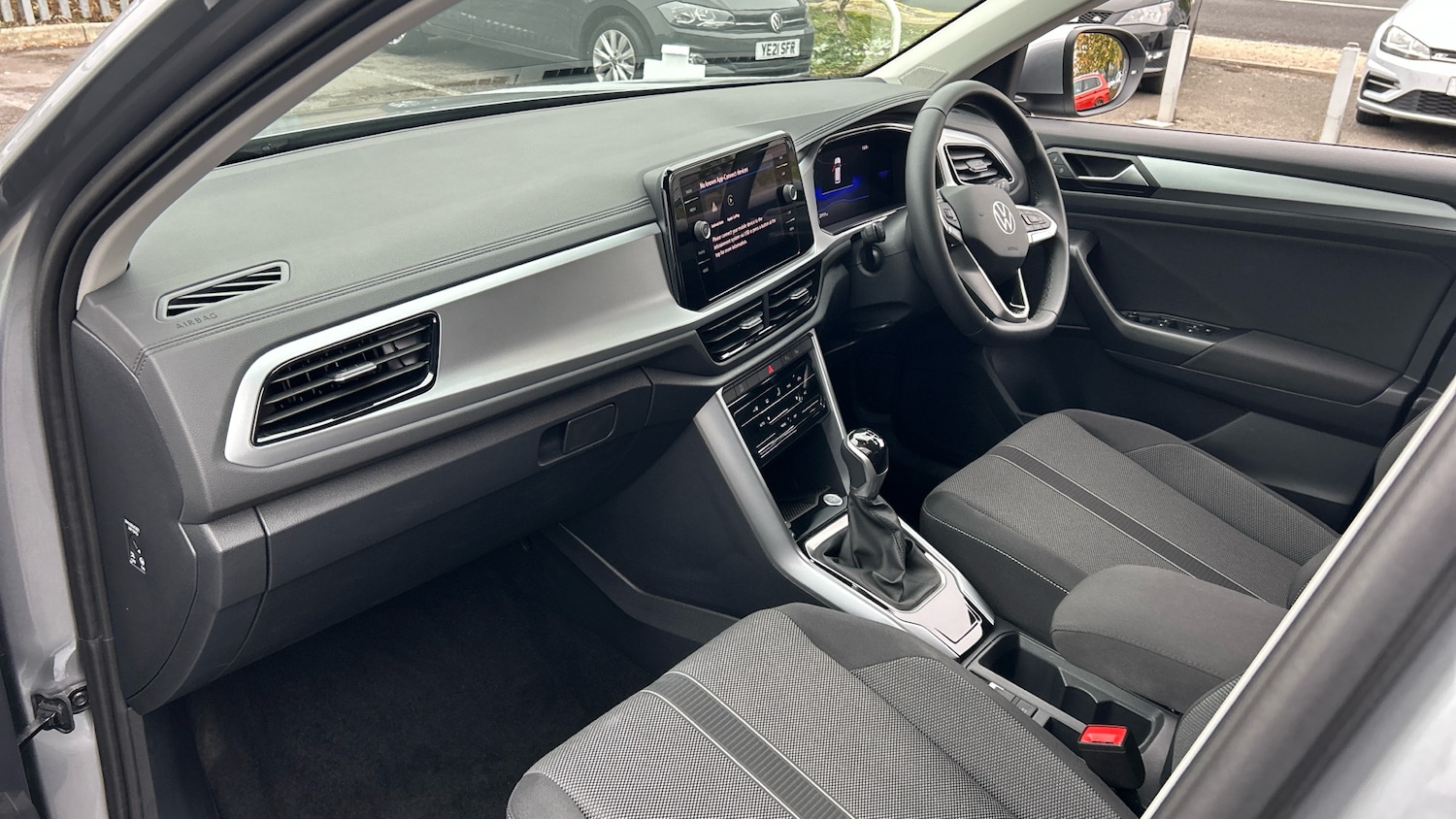 Used Volkswagen T-Roc 2025 for sale - 76222162: Photo 2