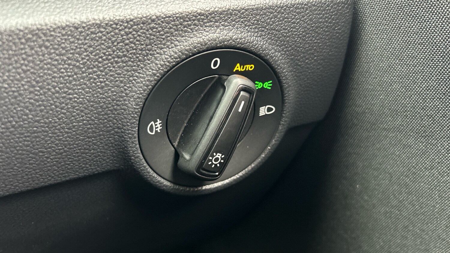 Used Volkswagen T-Roc 2025 for sale - 76222162: Photo 28