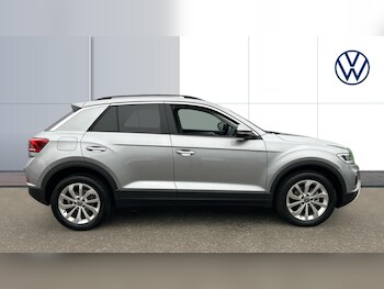 Used Volkswagen T-Roc 2025 for sale - 76222162: Photo