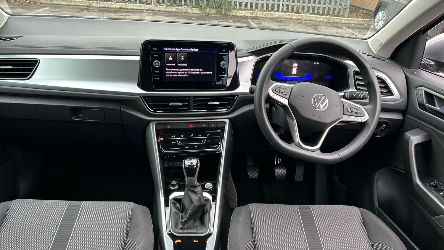 Used Volkswagen T-Roc 2025 for sale - 76222162: Photo 9