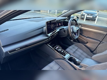 Used Volkswagen Golf 2025 for sale - 77063816: Photo