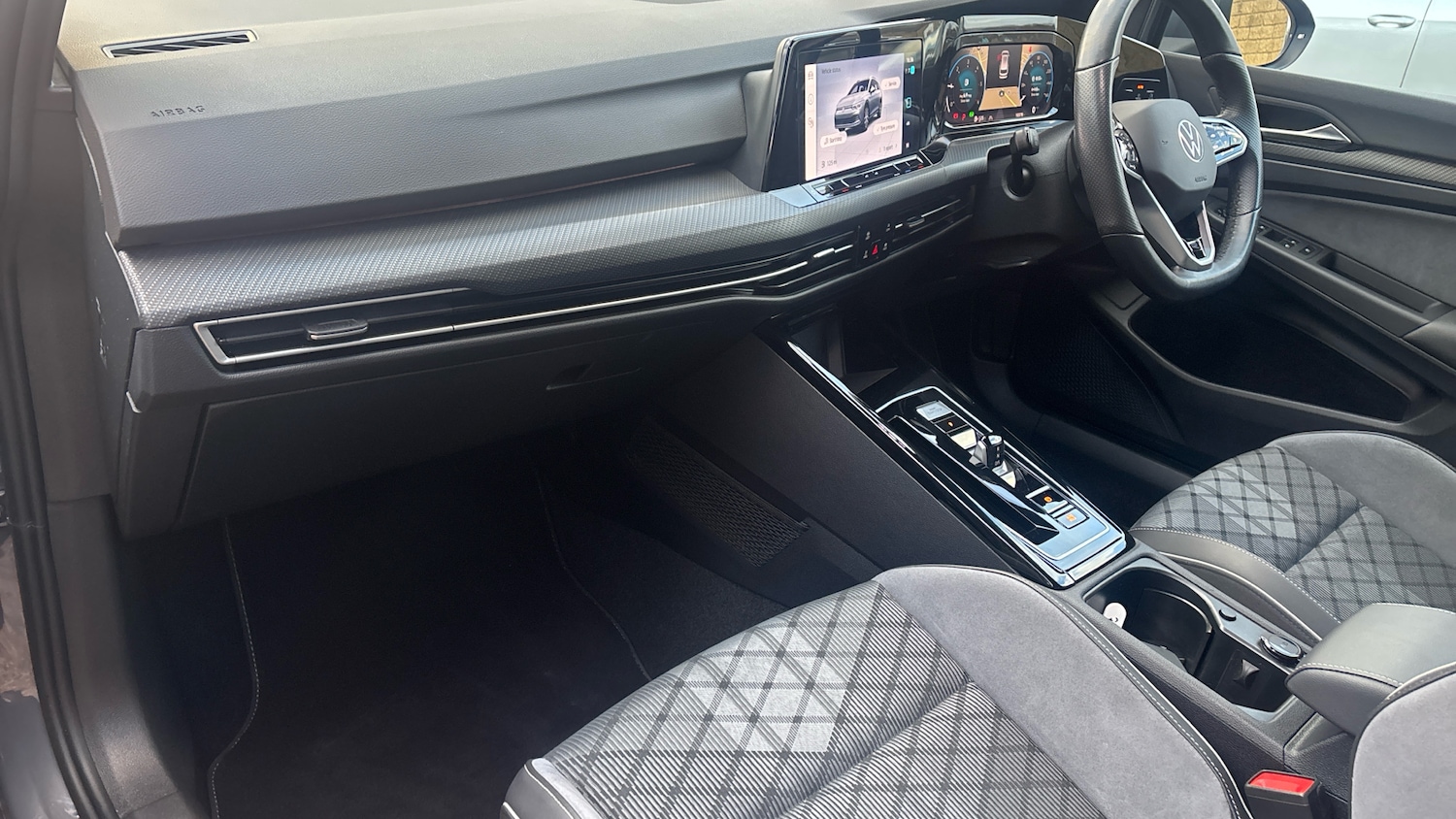 Used Volkswagen Golf 2024 for sale - 78064362: Photo 2