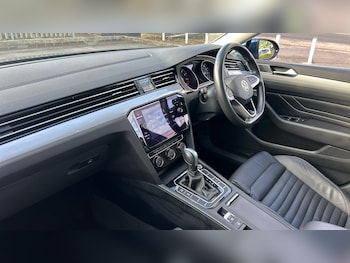 Used Volkswagen Passat 2022 for sale - 78325372: Photo