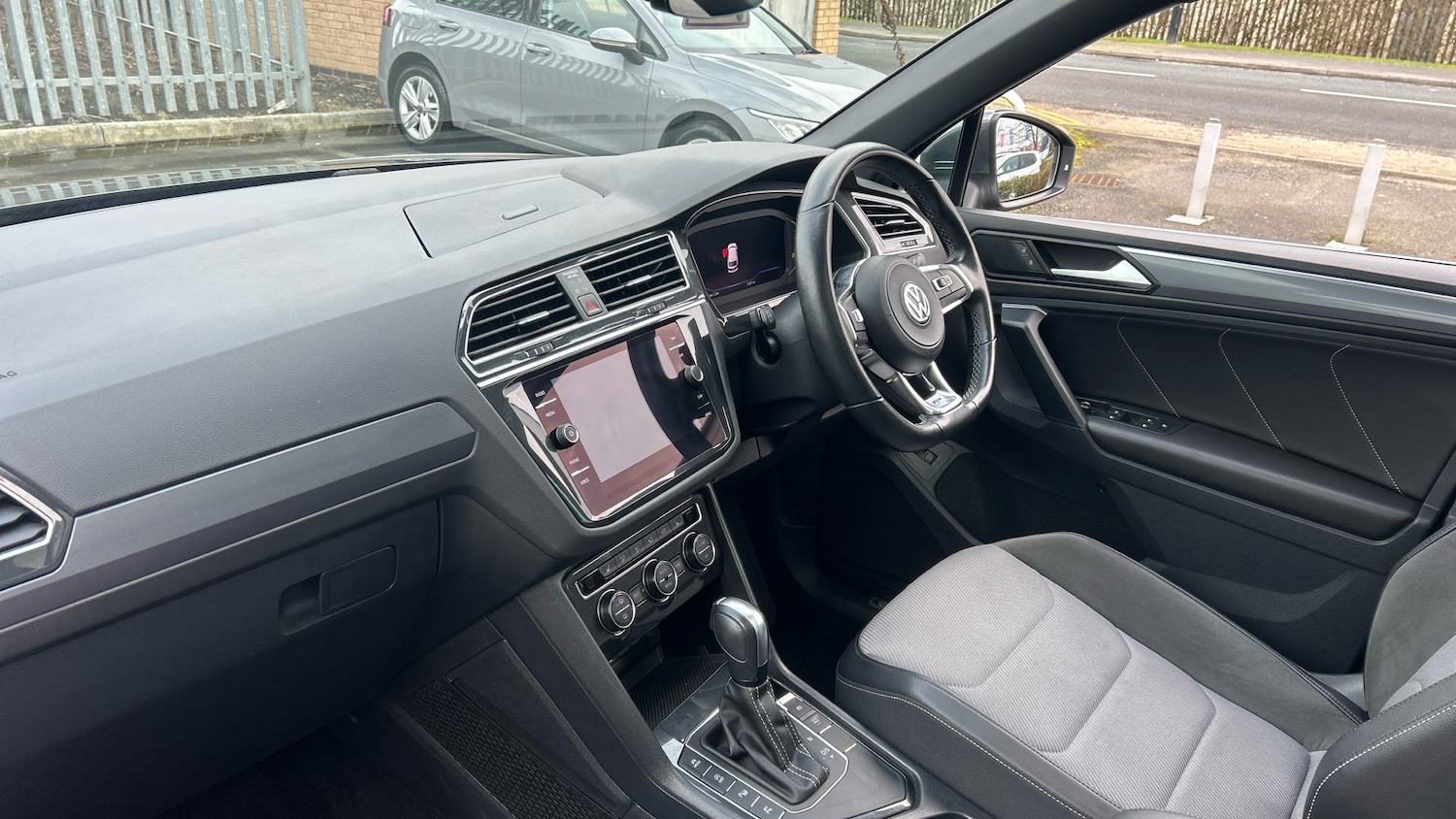 Used Volkswagen Tiguan 2020 for sale - 77844572: Photo 2