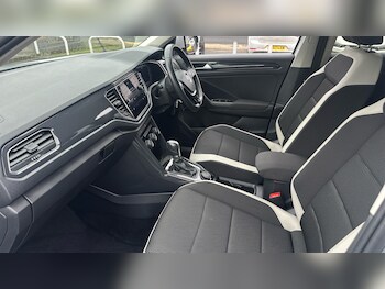 Used Volkswagen T-Roc 2018 for sale - 77434546: Photo