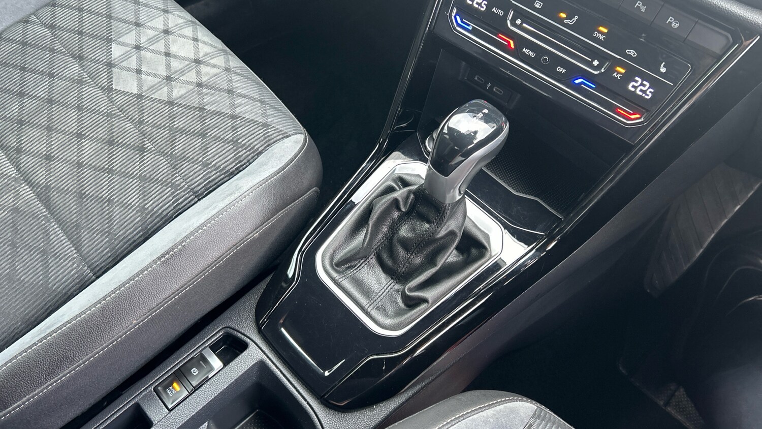 Used Volkswagen T-Roc 2022 for sale - 77830353: Photo 14