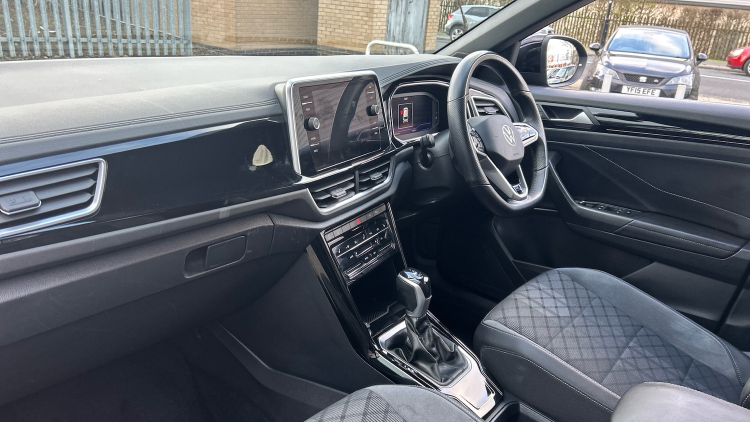 Used Volkswagen T-Roc 2022 for sale - 77830353: Photo 2