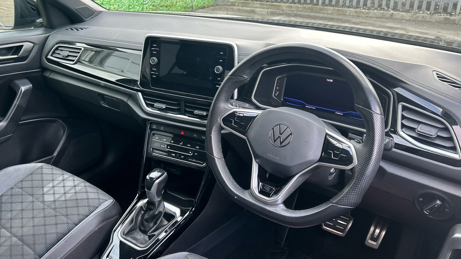 Used Volkswagen T-Roc 2022 for sale - 77830353: Photo 6