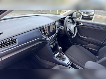 Used Volkswagen T-Roc 2021 for sale - 77579457: Photo