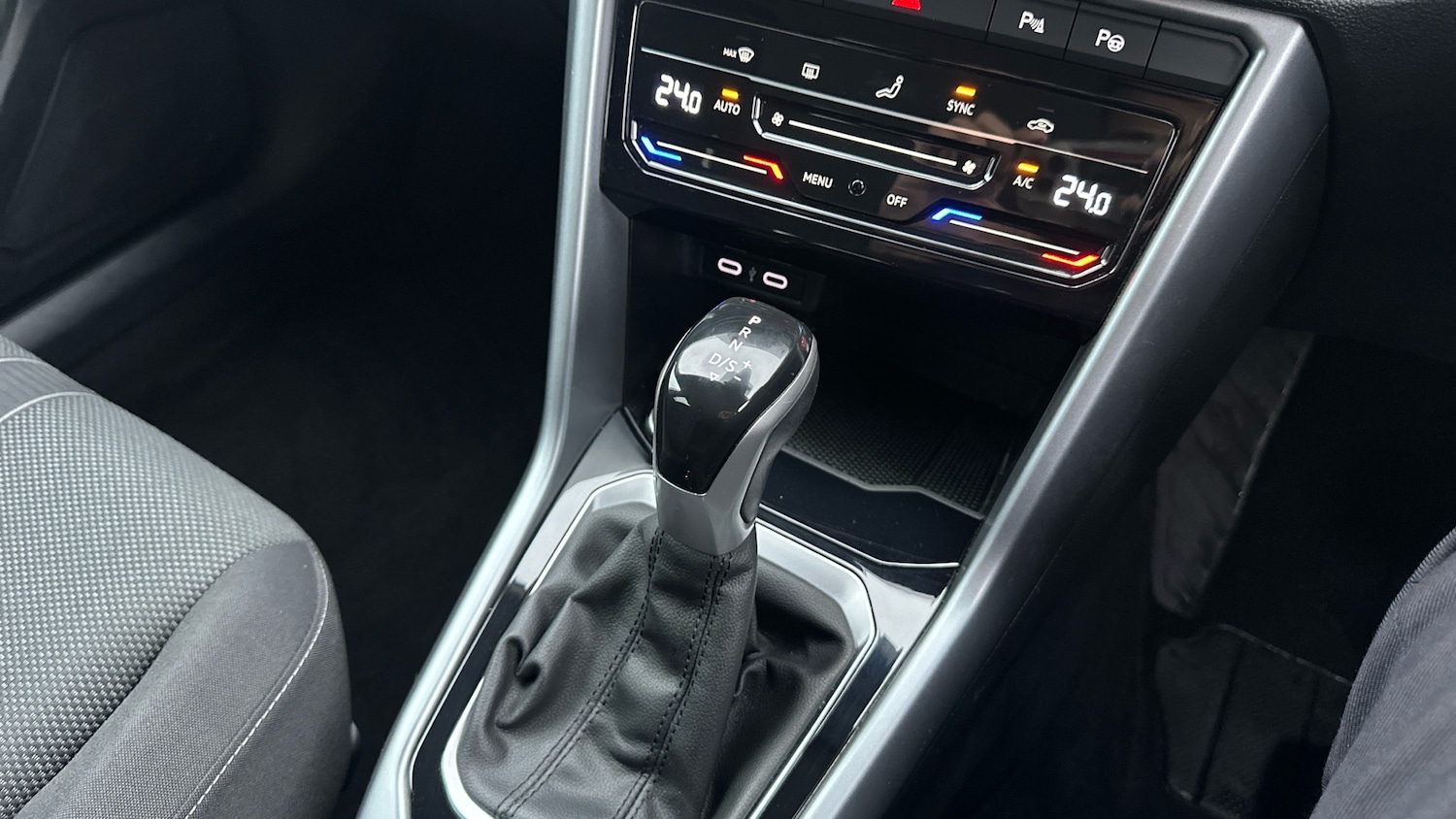 Used Volkswagen T-Roc 2022 for sale - 76627735: Photo 14