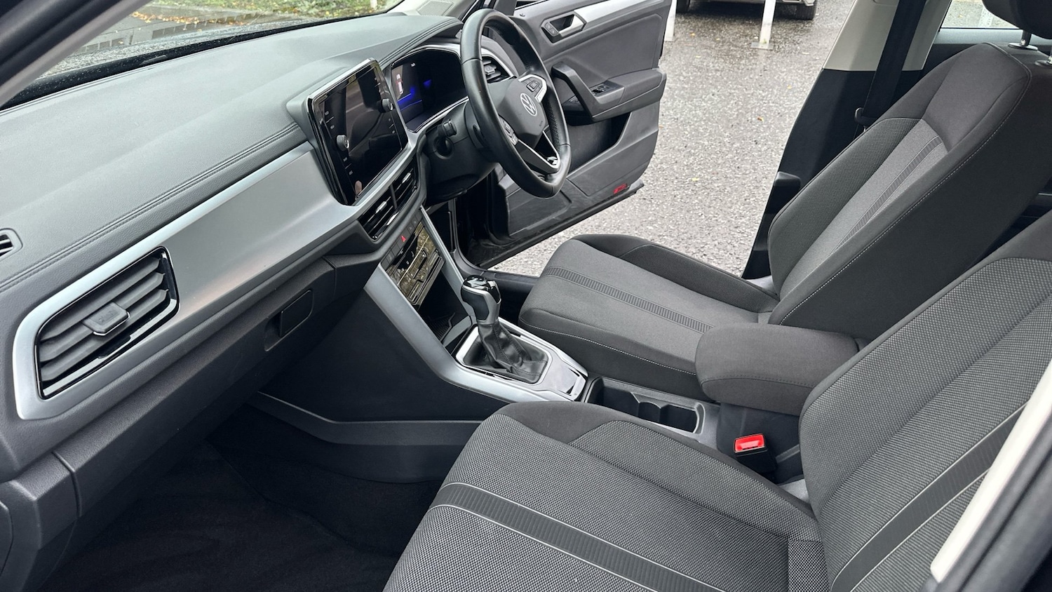 Used Volkswagen T-Roc 2022 for sale - 76627735: Photo 2