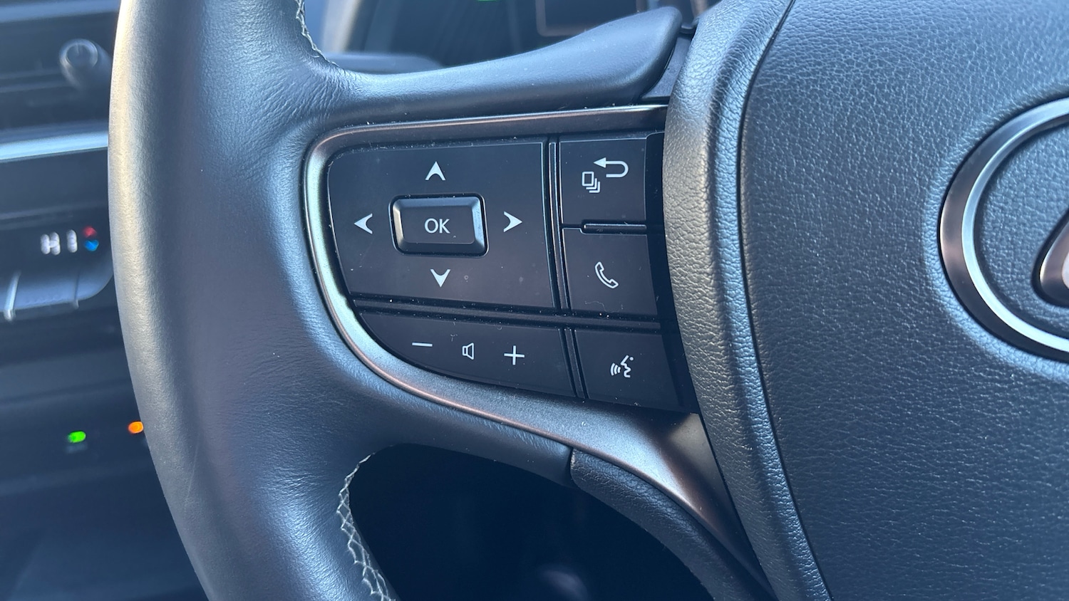 Used Lexus UX 2021 for sale - 77135664: Photo 32