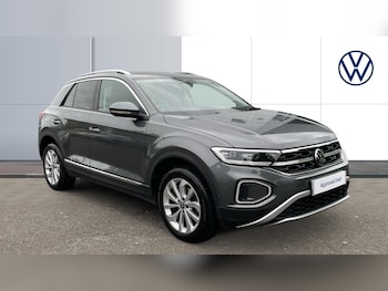 Used Volkswagen T-Roc 2022 for sale - 76075759: Photo