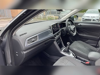 Used Volkswagen T-Roc 2022 for sale - 76075759: Photo