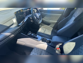 Used Volkswagen Golf 2024 for sale - 78392347: Photo