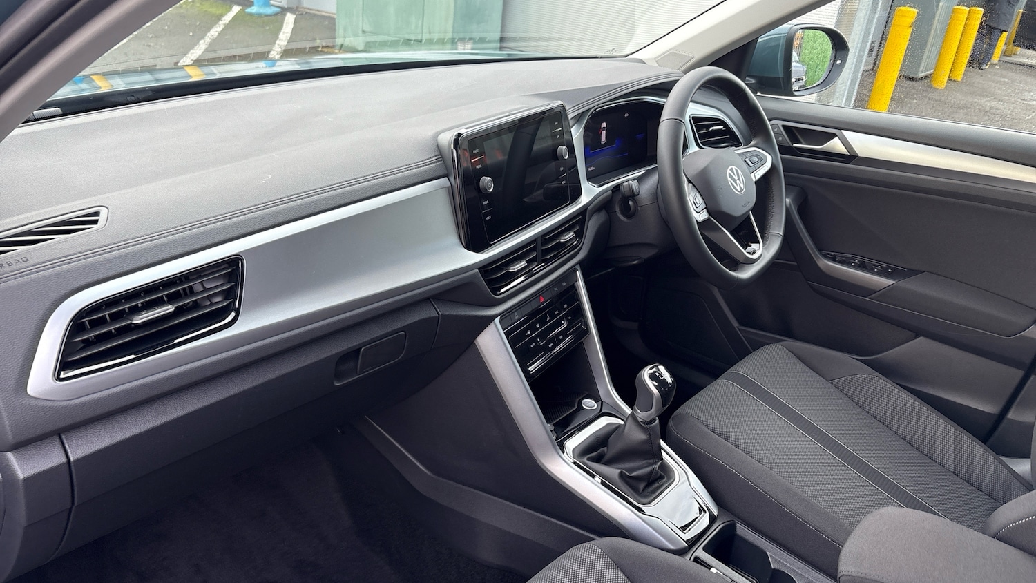 Used Volkswagen T-Roc 2025 for sale - 77105205: Photo 2