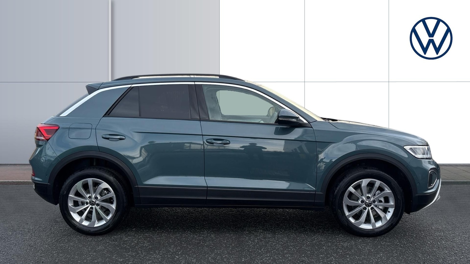 Used Volkswagen T-Roc 2025 for sale - 77105205: Photo 4